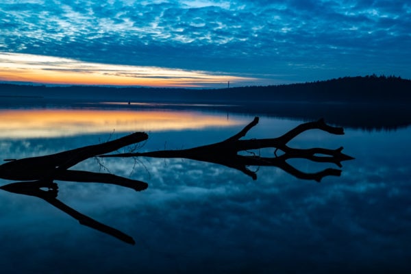 Sonnenuntergang am Stechlinsee im Winter